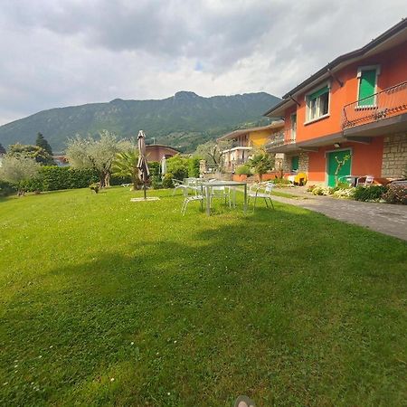 Villa Leilani B&B Sale Marasino Esterno foto